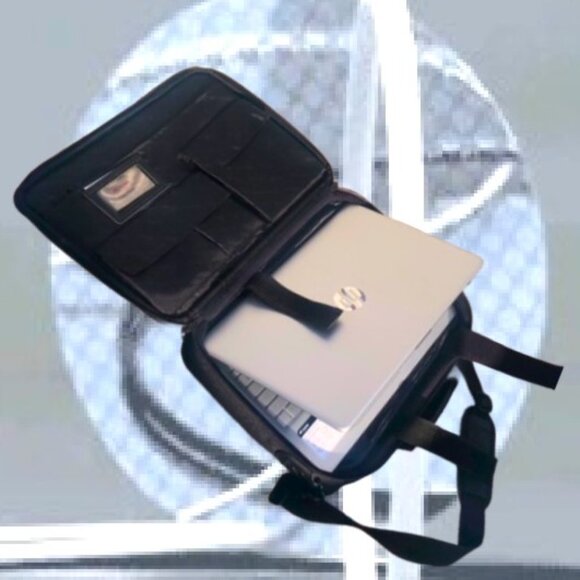 Targus Other - TARGUS Padded Laptop Bag with Adjustable Shoulder Strap Model CN01 OCN1